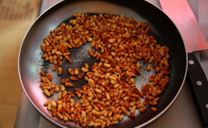Как хранить кедровые орехи в домашних условиях, в том числе очищенные