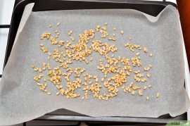 Изображение с названием Roast Pine Nuts Step 3